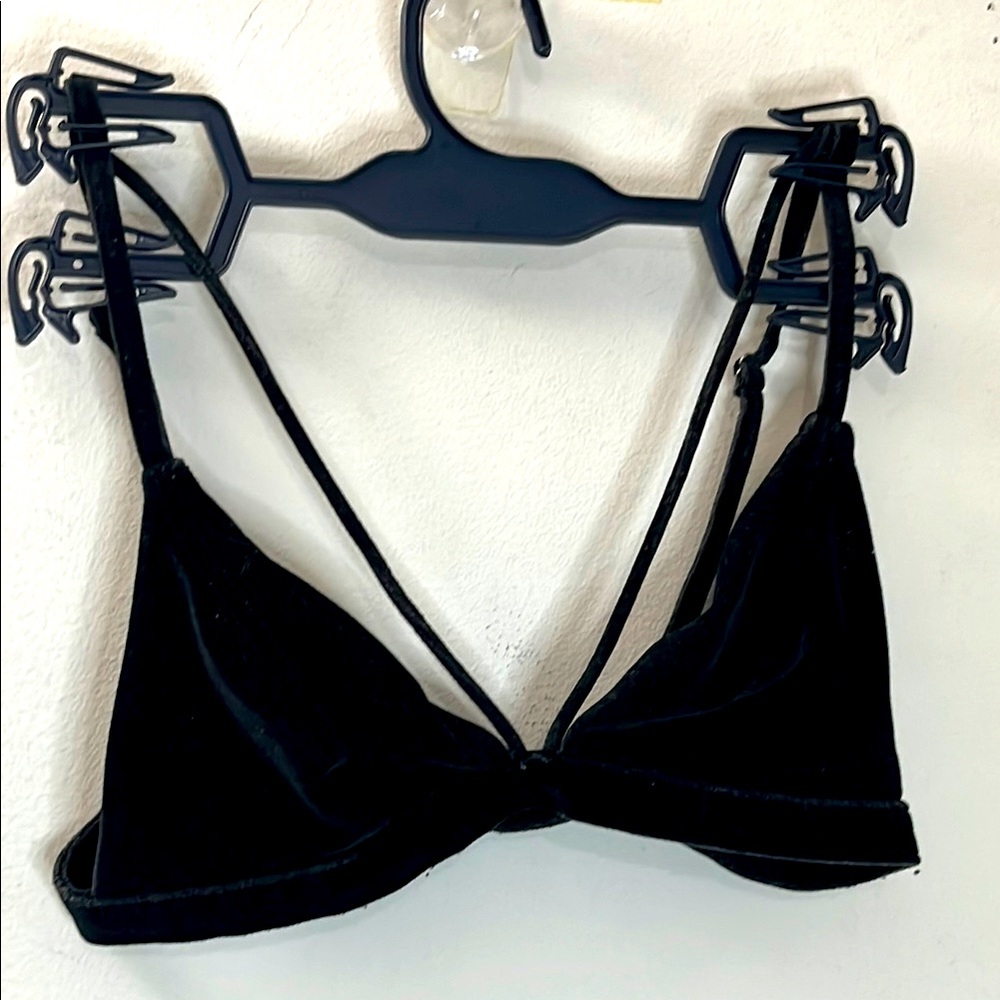 ✨🆕BNWOT!Velvet Black Bralette size S!NEVER WORN!Hot Topic!✨
